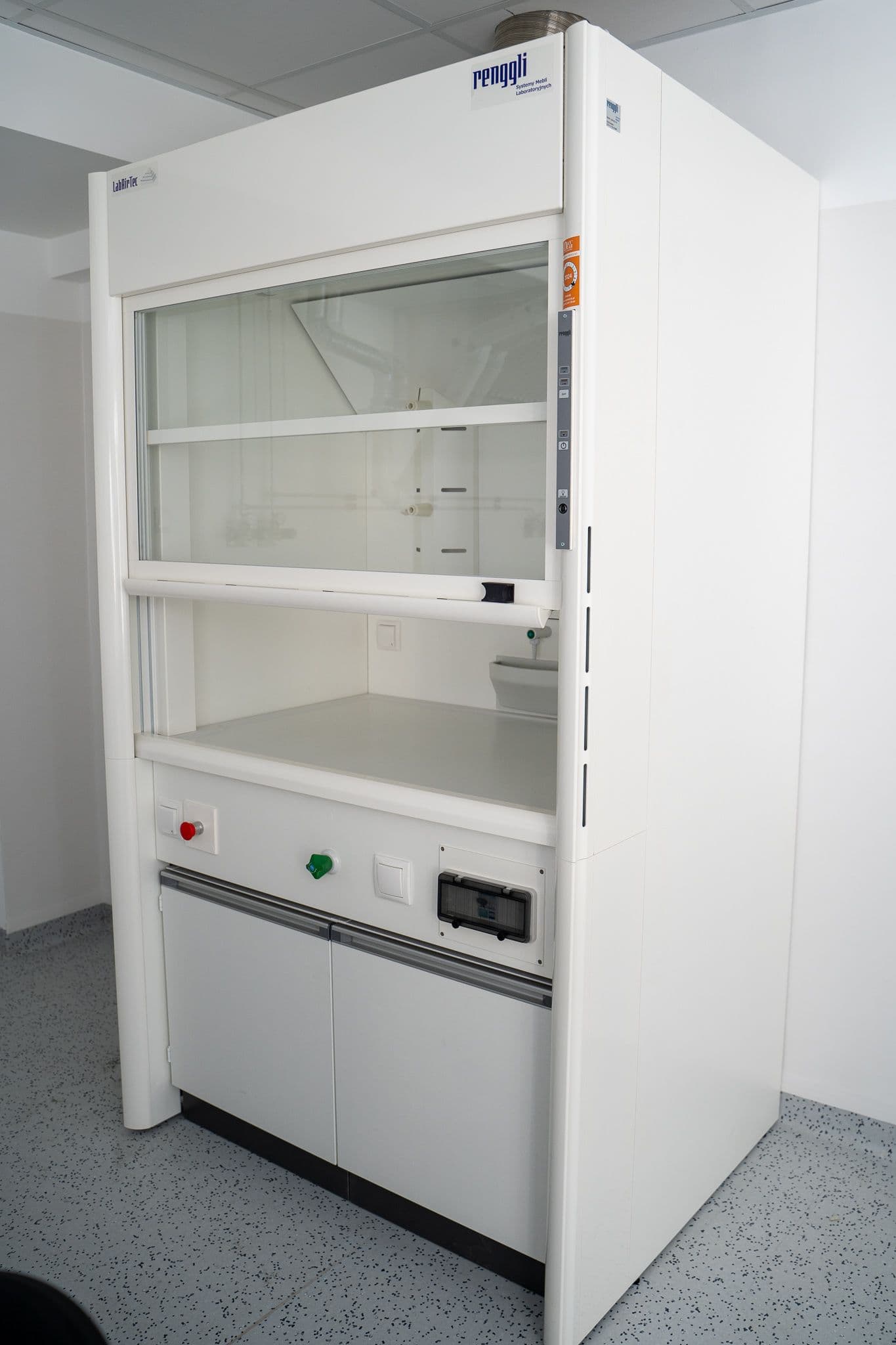 Laboratorinė traukos spinta – kaip pasirinkti tinkamą modelį atsižvelgiant į atliekamų tyrimų pobūdį ir galiojančius standartus?