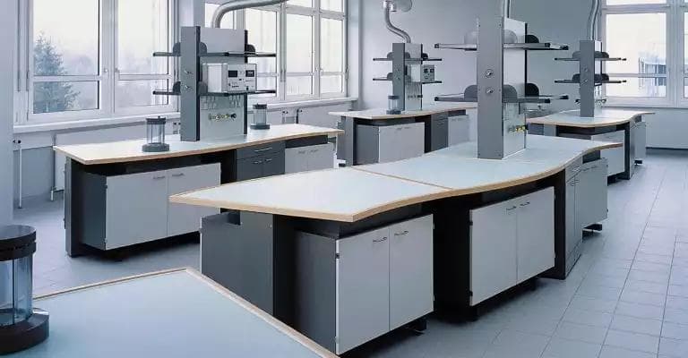 Jakie kryteria powinny spełniać profesjonalne meble laboratoryjne?