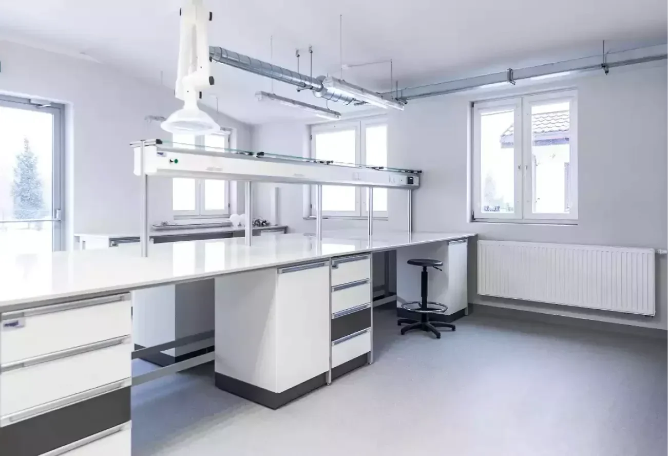 Laboratory stool - when does it work better than a chair?