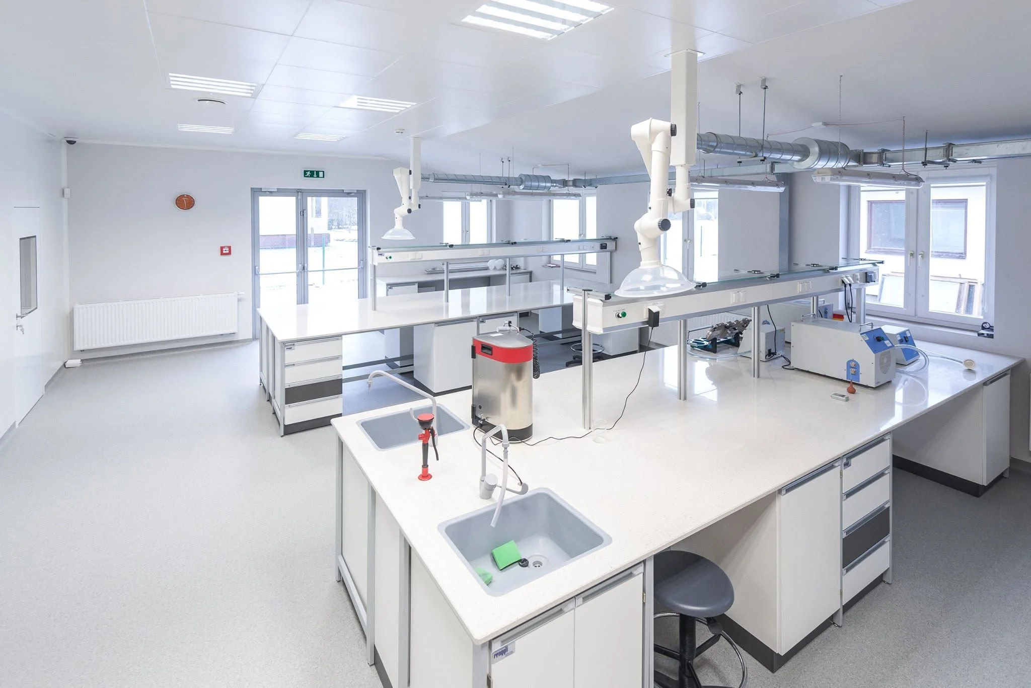 Laboratorinė traukos spinta ir darbo sauga - į ką atkreipti dėmesį
